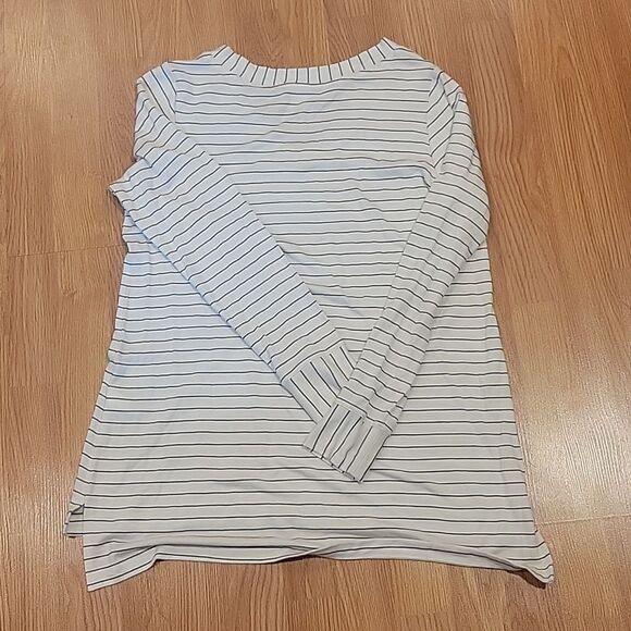 Soma Long Sleeve Top M Super Soft Stripes V-Neck Top Black and White Stripes - Picture 4 of 4